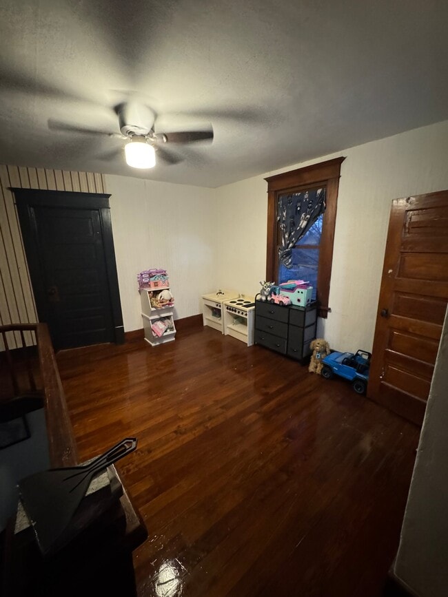 Photo - 213 W Second St