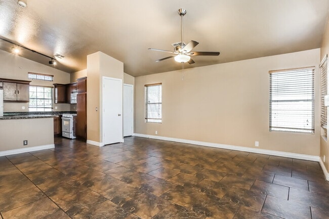 Photo - 2231 N 89th Ave