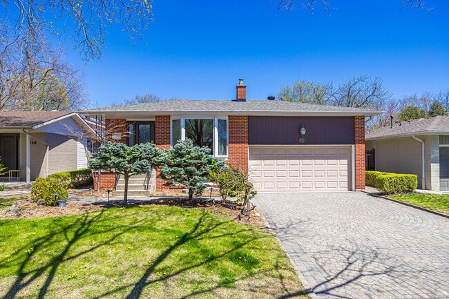 Photo - 942 Fletcher Valley Crescent