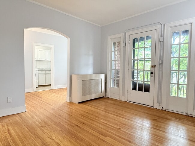 Building Photo - 36 Hanna St W Unit 7