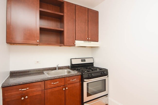 Photo - 2704 N Sawyer Ave Unidad 103