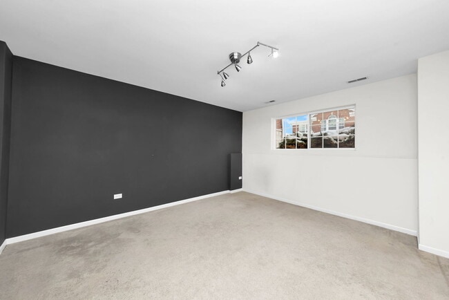 Photo - 2525 Dunraven Ave