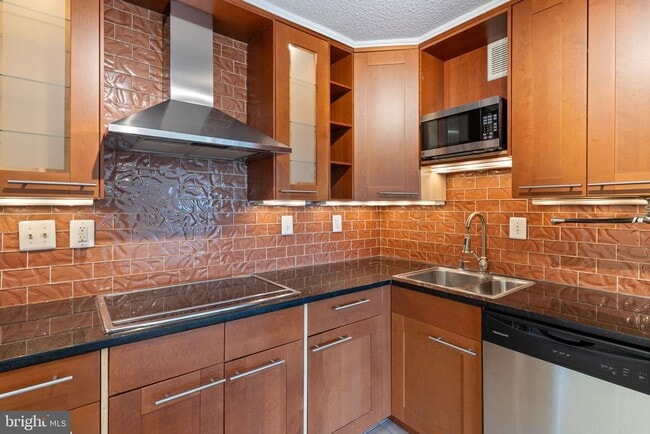 Photo - 203 Yoakum Pkwy Unit 1116