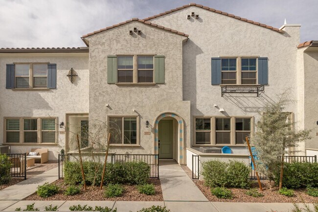 Building Photo - 2629 S Equestrian Dr