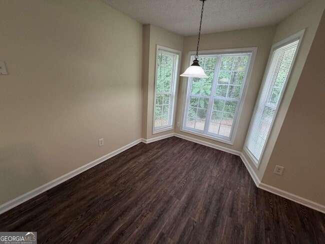 Photo - 211 Ravenwood Ct