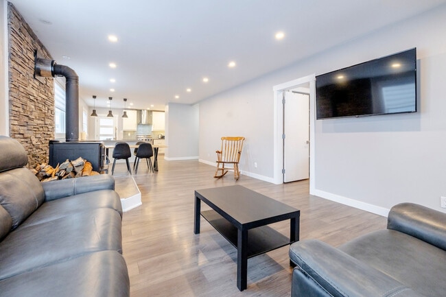 Building Photo - 1161 2 Avenue-SI ID1490151P