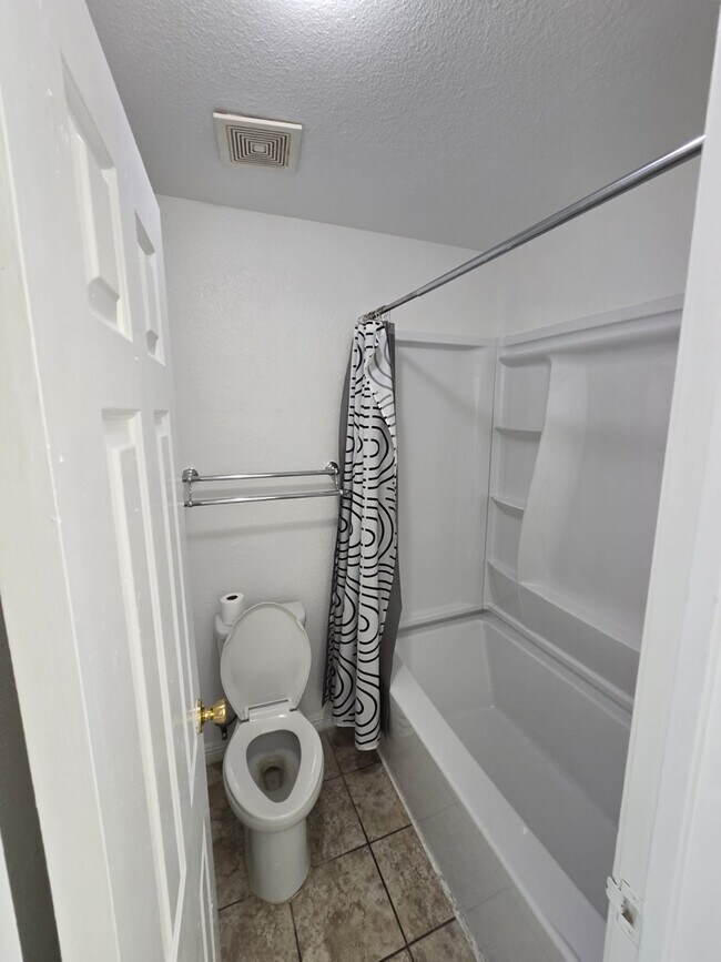 Photo - 1329 Kari Lee Ct Unidad C