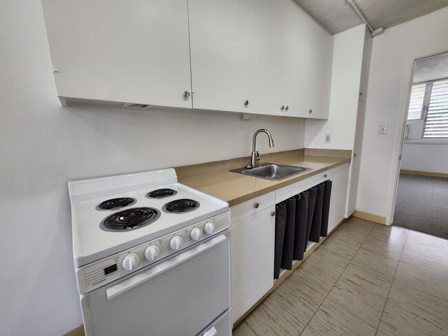Building Photo - 1550 Rycroft St Rental