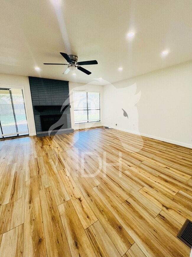 Photo - 414 Deer Run