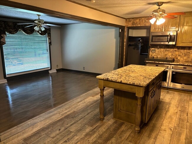 Photo - 2811 Thrush Dr