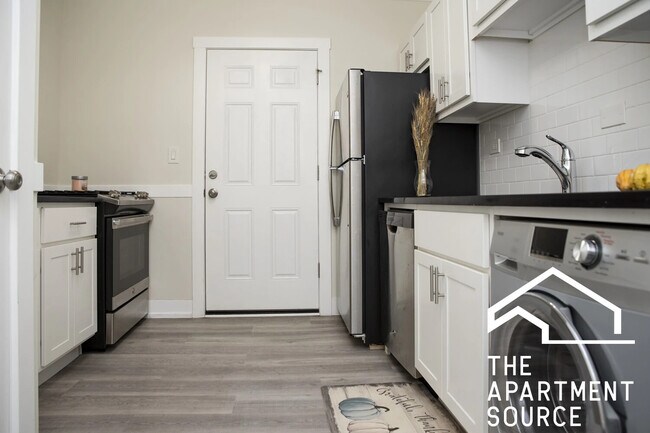 Building Photo - 1425 W Hutchinson St Unit 1 Rental