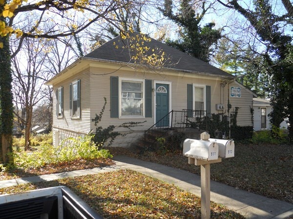 Exterior de la unidad - 913 Claflin Rd Unidad 1