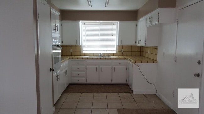 Photo - 1696 Pico Ave