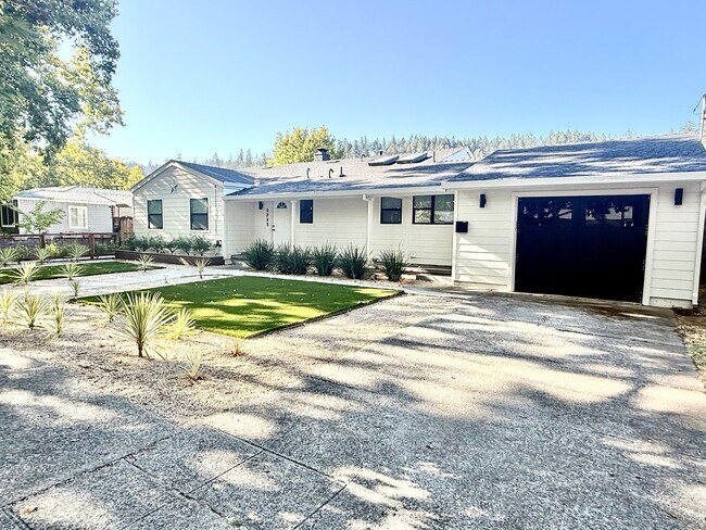 1711 Cedar St