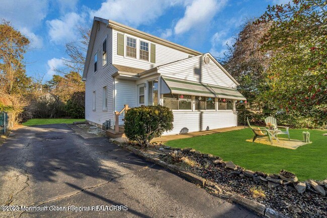Photo - 1708 Lake Dr