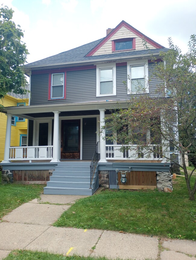 Building Photo - 136 Frelinghuysen Ave Rental