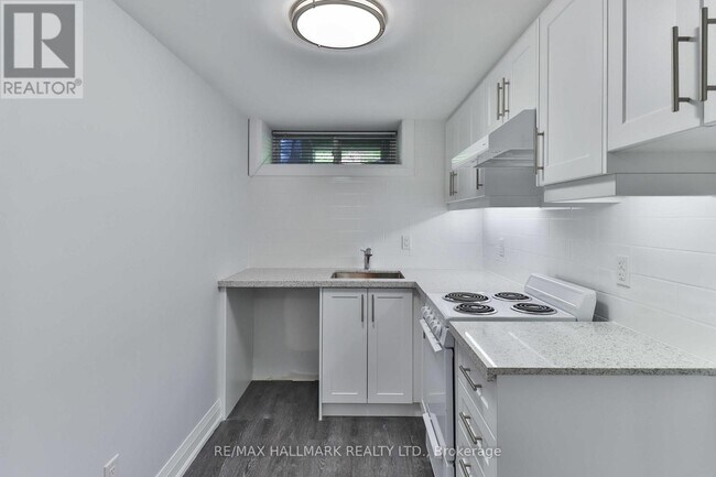 Photo - 880 College St Unit Bsmt