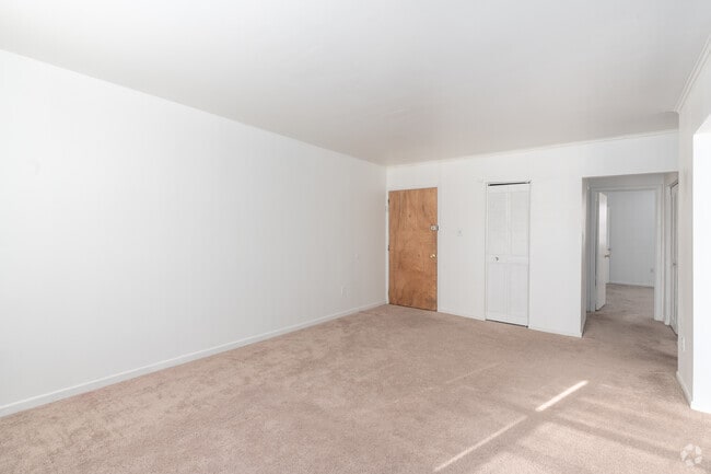 1BR, 1BA - 719SF - Living Room