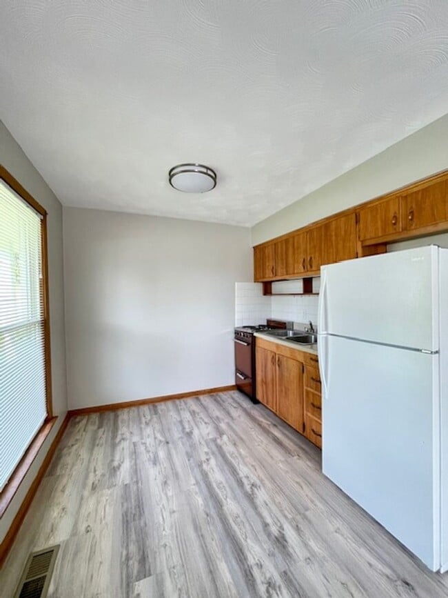 Photo - ASHLAND  - PERFECT One Bedroom Available! Unidad 111