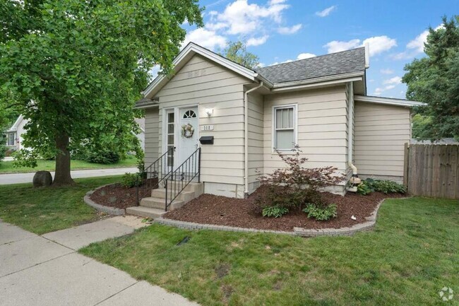 Building Photo - 2 bed 1.5 bath home Downtown Valparaiso