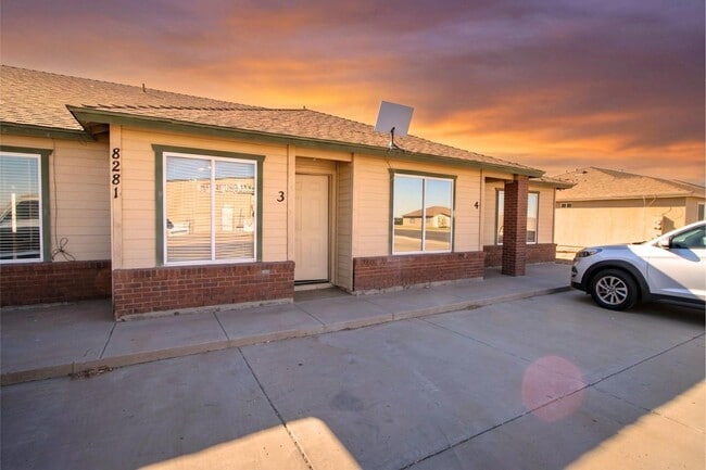 Building Photo - 8281 W Sandy Ln Unit 3