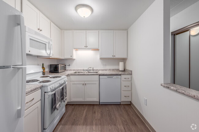 Remodeled - 1BR, 1BA - 575SF - Kitchen - Cider Mill Apartments