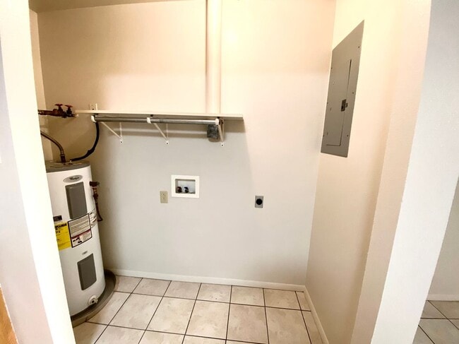 Photo - 9650 Front St