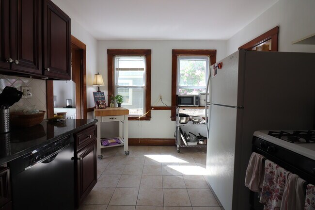 209 Aspinwall Ave Unit 1