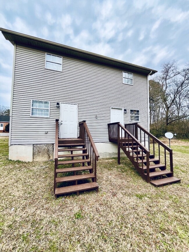 Photo - 305 Holliman St