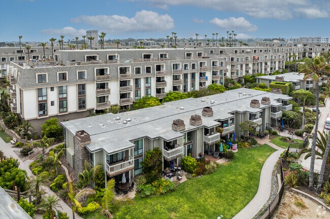 Photo - 999 N Pacific St