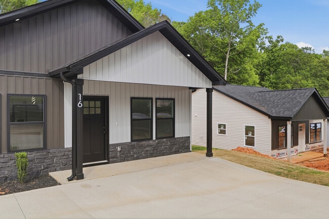 Photo - 16 Poplar St