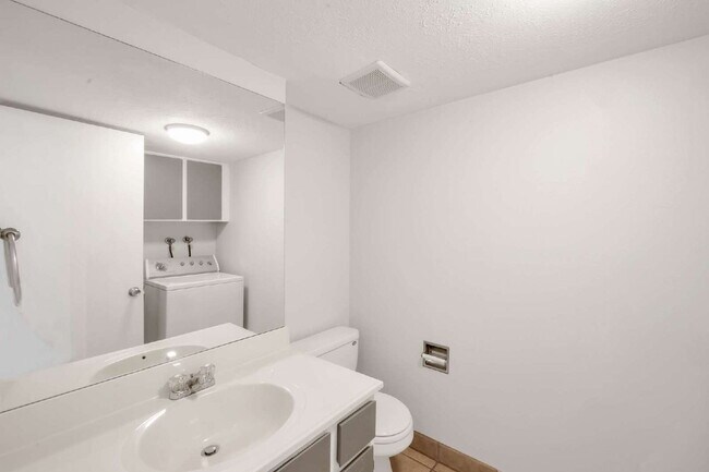 Photo - Convenient Sandy Townhome with 3 BD & 2 BA