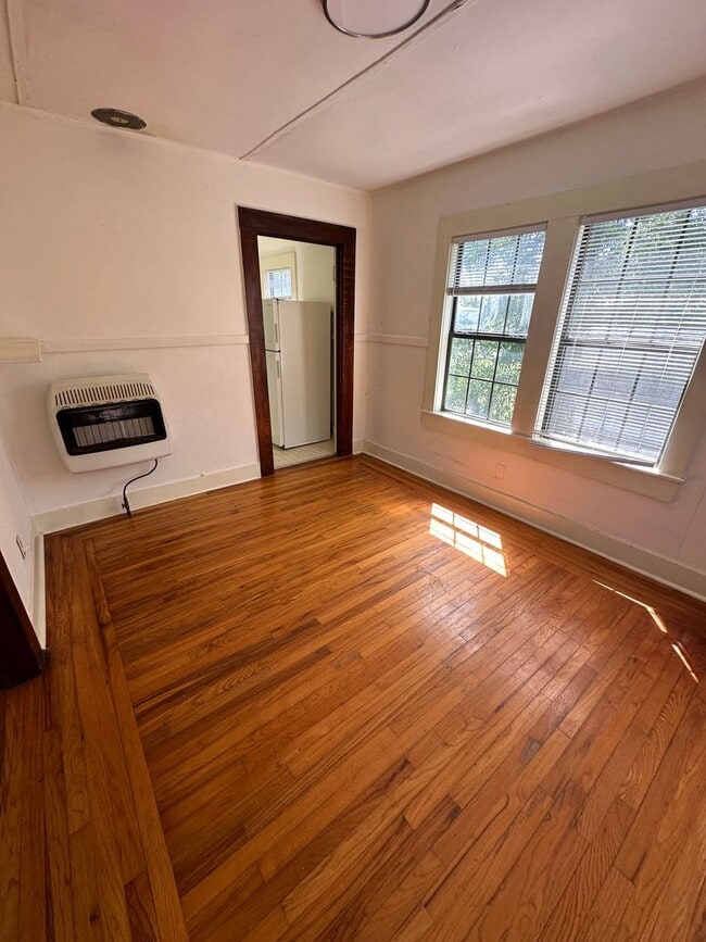 Photo - 1 bedroom, 1 bath in Midtown. Available July 1st!