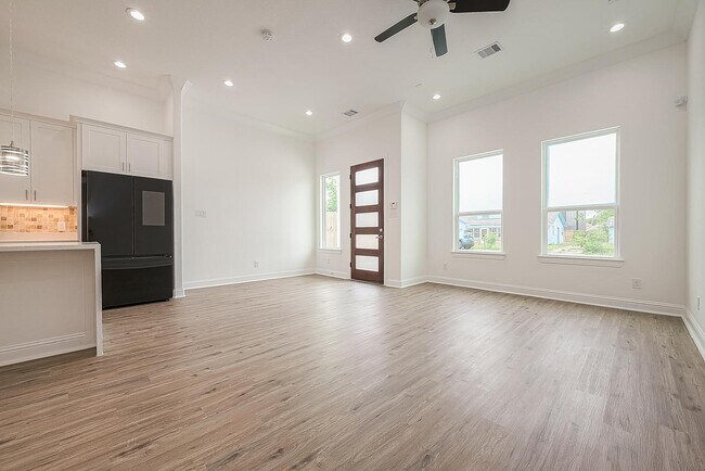 Photo - 4319 Rosemont St