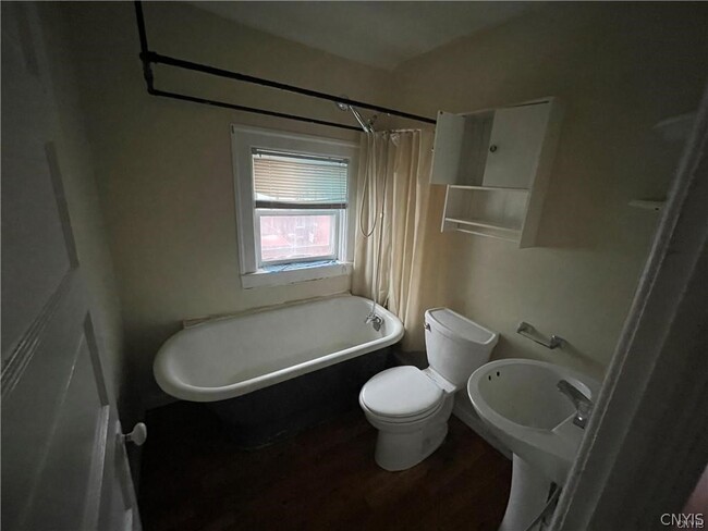 Photo - 209 William St