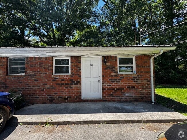 Building Photo - 1 Bed 1 Bath Apartment with Water and Tras...