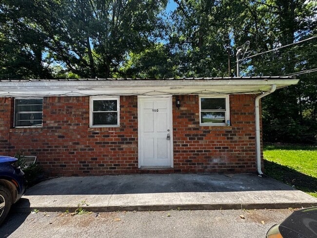 1 Bed 1 Bath Apartment with Water and Tras... - 1 Bed 1 Bath Apartment with Water and Tras...