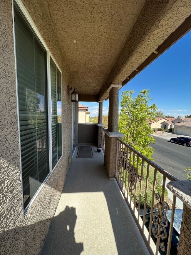 Building Photo - ABSOLUTELY AMAZING! Large 4 bedroom 2 stor... Rental