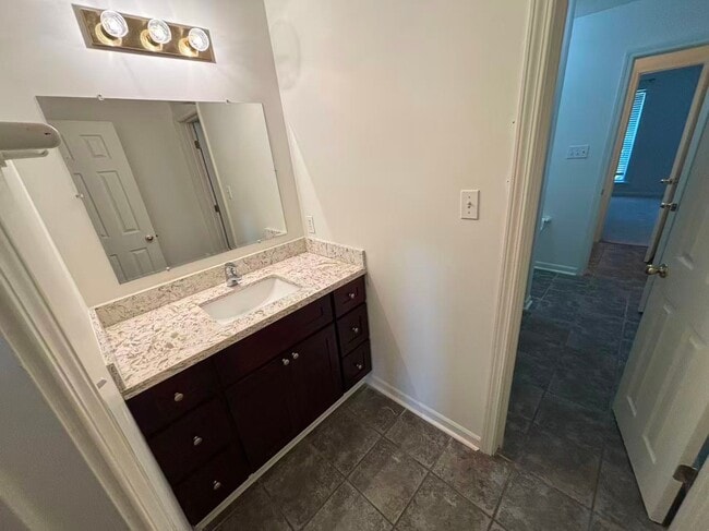 Photo - 211 Greenbriar Dr
