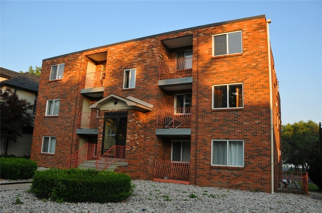 Building Photo - 3044 Sandwich St. Unit 101