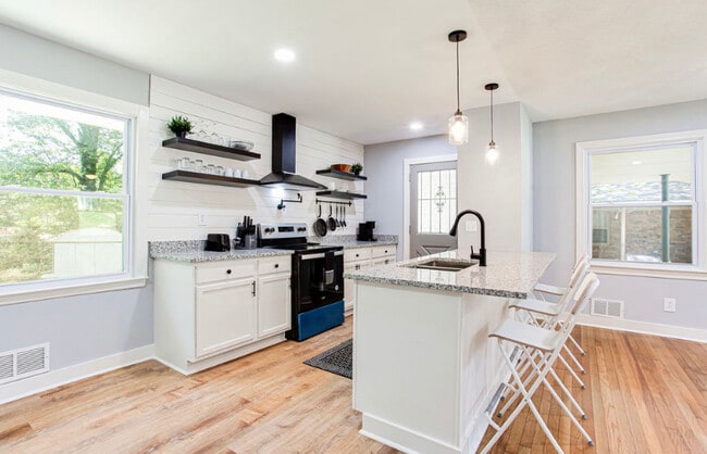 1155 Evelyn Drive