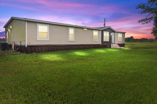 Building Photo - COUNTRY LIVING IN THE CITY