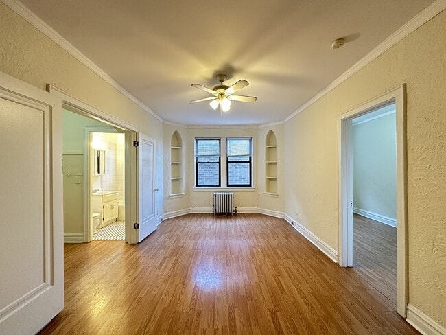 Building Photo - 4830 N Damen Ave Unit J09P