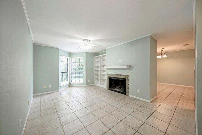 Photo - 1510 W N Loop Blvd Unit APT 212