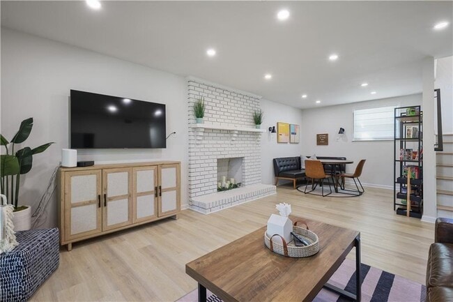 Photo - 677 Hillandale Cir