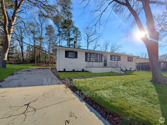 Building Photo - 27 Shamrock Cir Rental