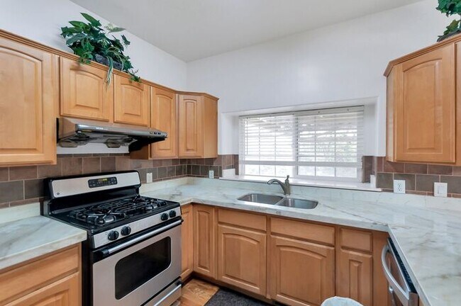 Photo - Beautiful 5 Bedroom Home in West Valley - ...