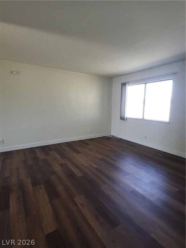 Photo - 717 Van Ert Ave