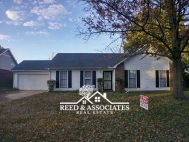 Building Photo - Charming Home Located in Quiet Cove!