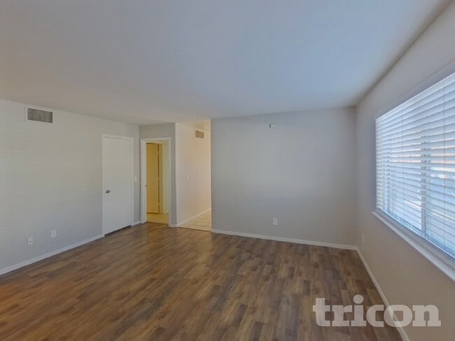 Photo - 6131 Daisy Petal St